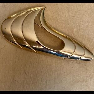 𝅺VINTAGE MJENT swirl brooch